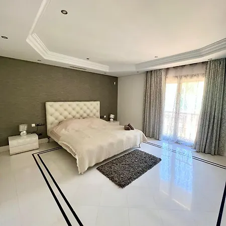 3 Bedroom On The Waterfront Puerto Banus Apartman